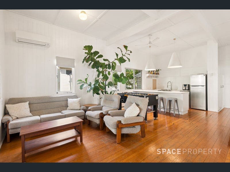 231 Hudson Road, Wooloowin — photo 1 of 5