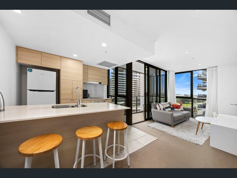801/2663 Gold Coast Highway, Broadbeach — photo 1 of 5