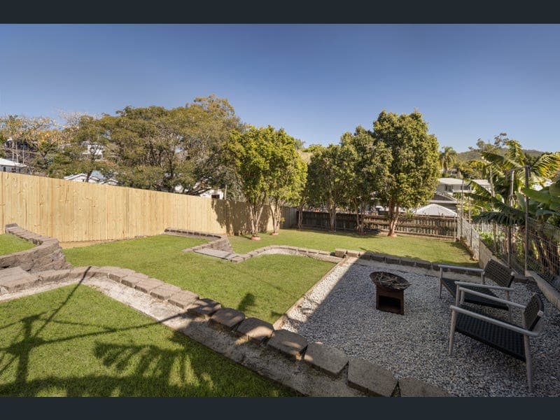 32 Lewin St, Bardon — photo 1 of 5