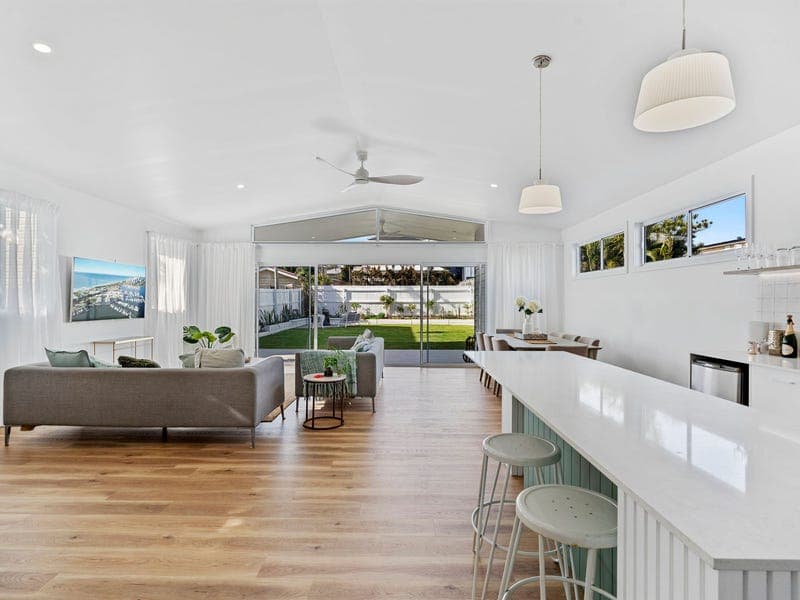 76 Emsworth Street, Wynnum — photo 1 of 5