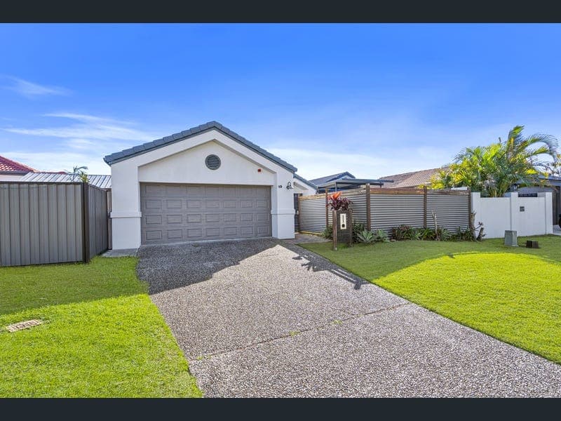 19 Zac Avenue, Coombabah — photo 1 of 5