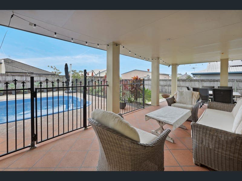 12 Romaine Court, Glenella — photo 1 of 5