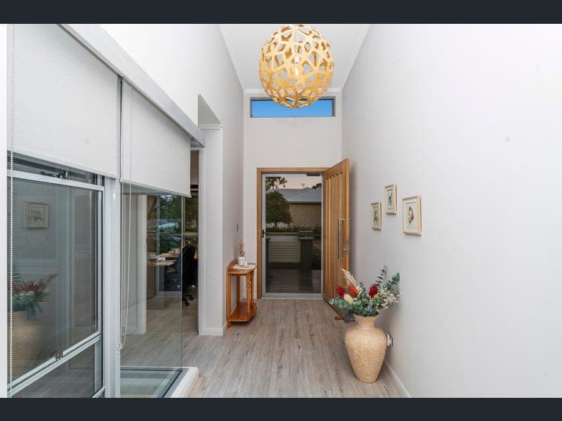 13 Eden Park Drive, Jensen — photo 1 of 5