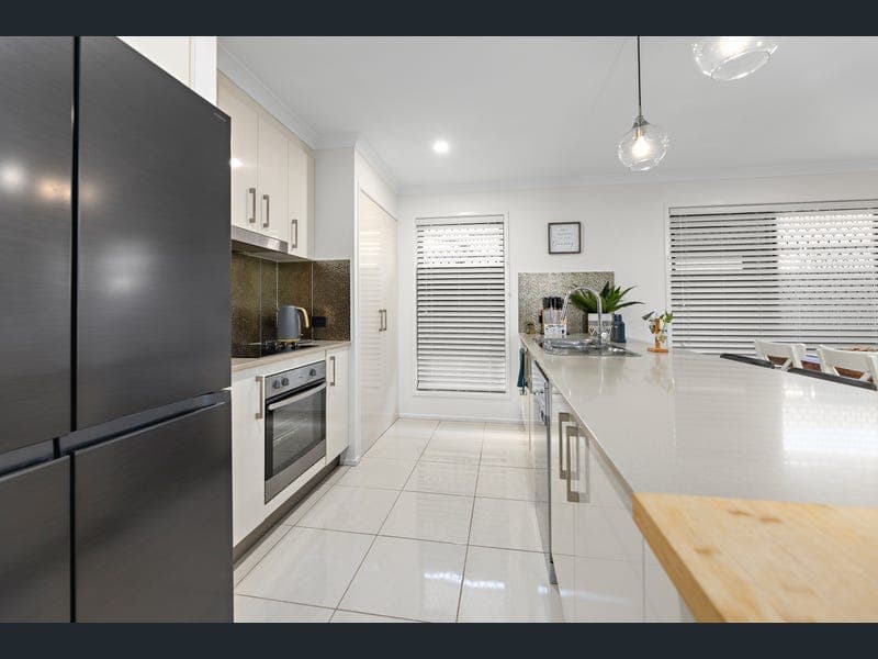 23 Riverlilly Crescent, Caboolture — photo 1 of 5