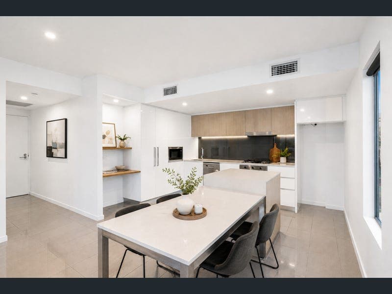 6/35 Clarence Road, Indooroopilly — photo 1 of 5