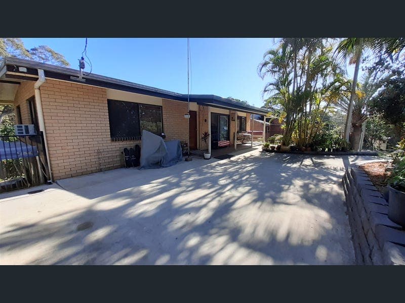 36 Tramican street, Point Lookout — photo 1 of 5