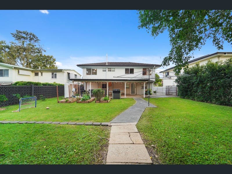 25 Brelox Street, Chermside West — photo 1 of 5