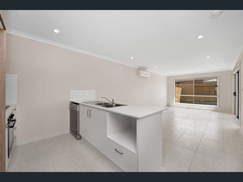 2/16 Shelby Street, Glenvale — photo 1 of 5