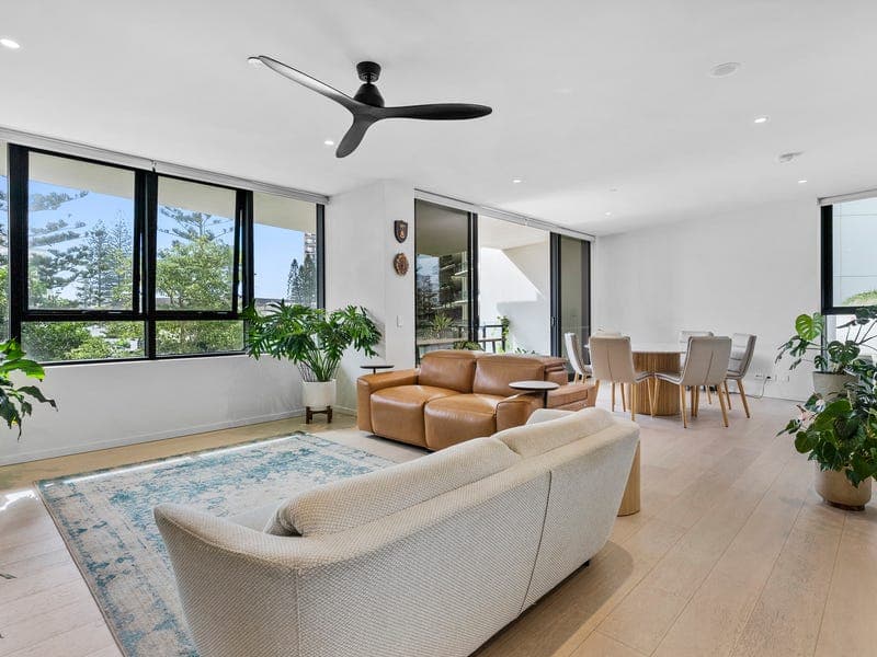 2204/1328 Gold Coast Highway, Palm Beach — photo 1 of 5