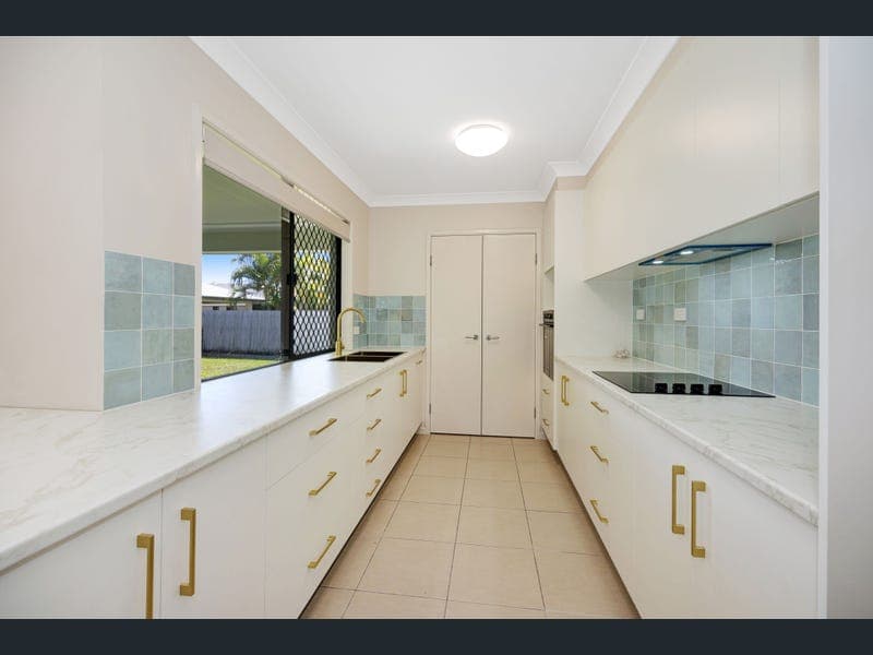 14 Blaise Court, Mount Louisa — photo 1 of 5