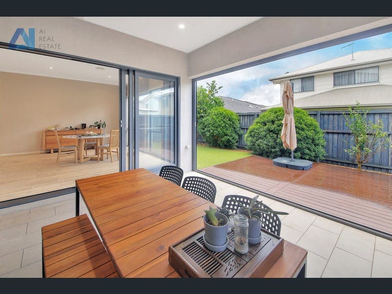 32 Parolin Parade, Rochedale — photo 1 of 5