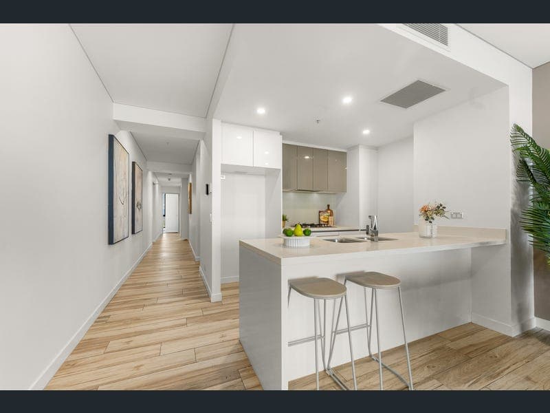 3412/2 Como Crescent, Southport — photo 1 of 5