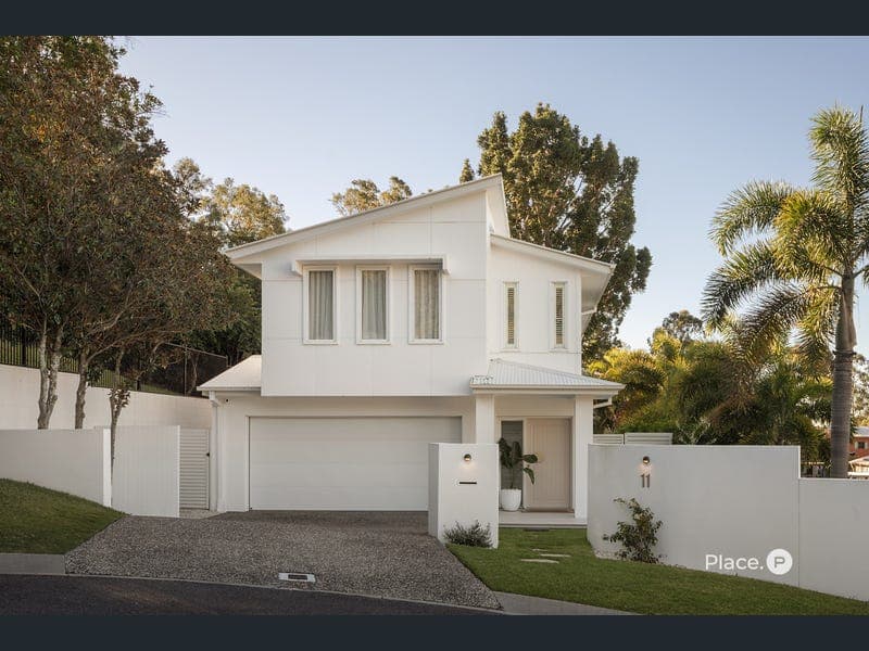 11 Greenview Close, Mitchelton — photo 1 of 5
