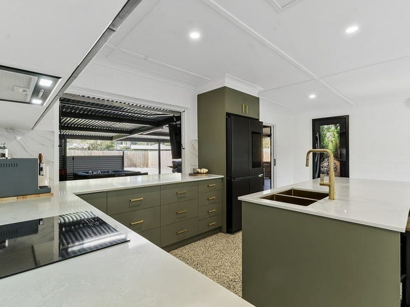 36 Maple Street, Holloways Beach — photo 1 of 5
