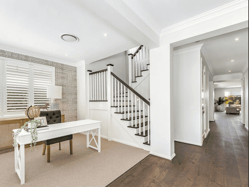 36 Hart Crescent, Bells Creek — photo 1 of 5