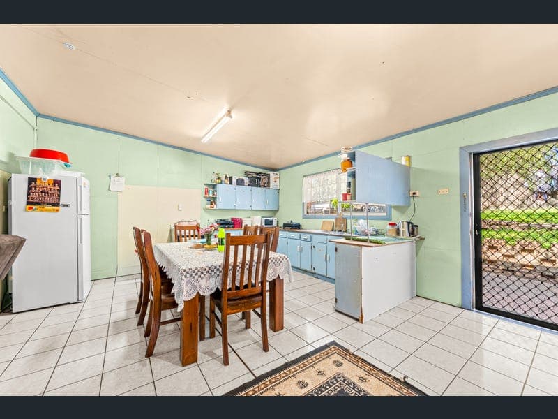69 Brisbane Road, Bundamba — photo 1 of 5