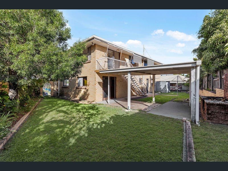 1566 Gympie Road, Carseldine — photo 1 of 5