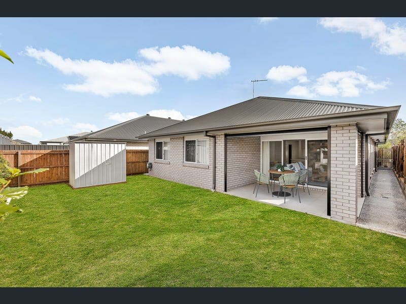 17 Amber Circuit, Greenbank — photo 1 of 5