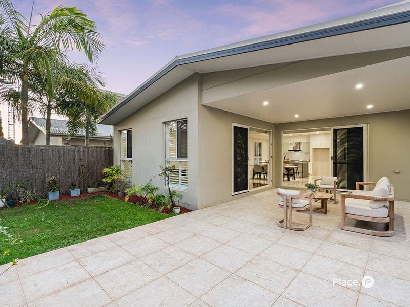 22 Skyview Avenue, Rochedale — photo 1 of 5