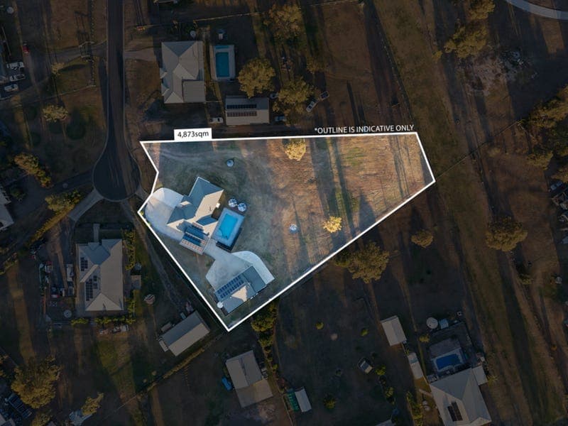 7 Davis Court, Hatton Vale — photo 1 of 5