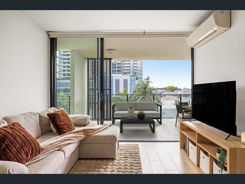 403/21 Nile Street, Woolloongabba — photo 1 of 5