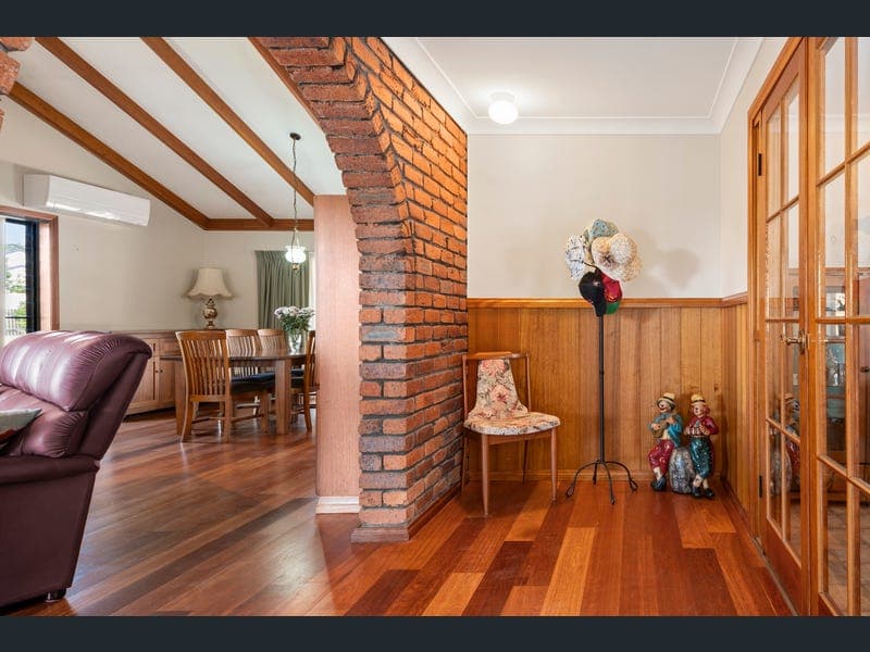 10 Melba Court, Mount Ommaney — photo 1 of 5