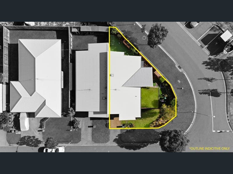 1/20 Harmony Drive, Clinton — photo 1 of 5