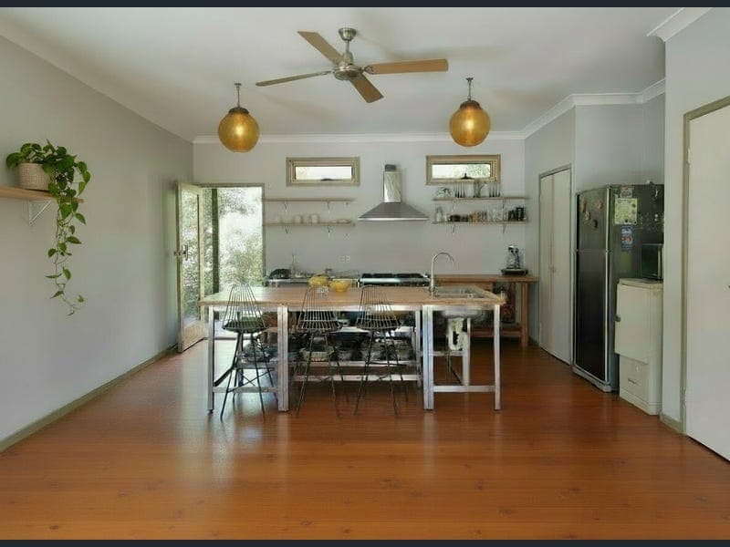 12 Duncan Street, Macleay Island — photo 1 of 5