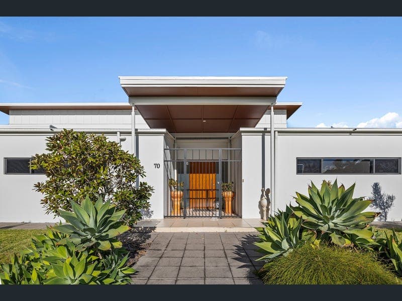 70-72 Cosmos Avenue, Banksia Beach — photo 1 of 5