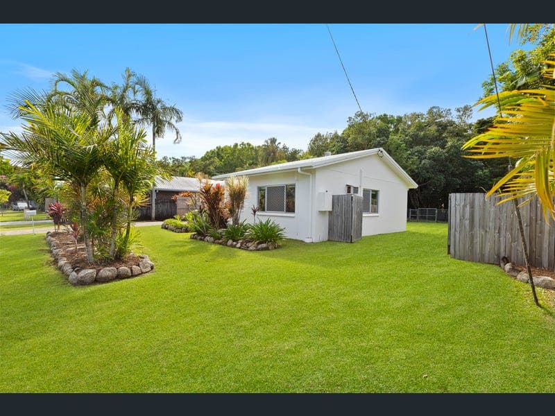 26 Strombus Avenue, Trinity Beach — photo 1 of 5