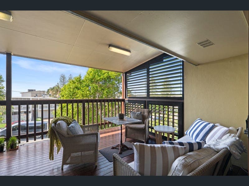 12 Woodgee Street, Currumbin — photo 1 of 5