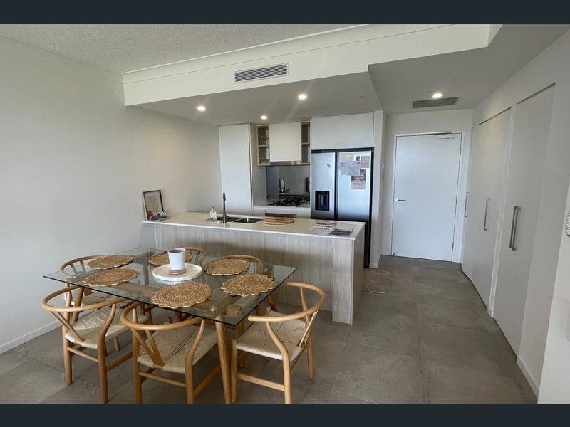 2404/6-8 Sickle Avenue, Hope Island — photo 1 of 5