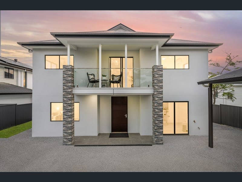 15 Eric Road, Holland Park — photo 1 of 5