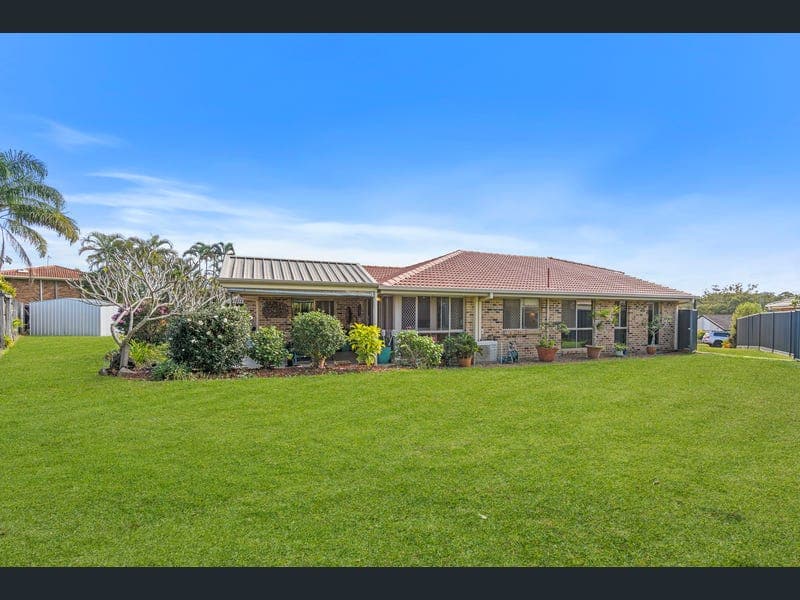 8 Dynasty Court, Alexandra Hills — photo 1 of 5