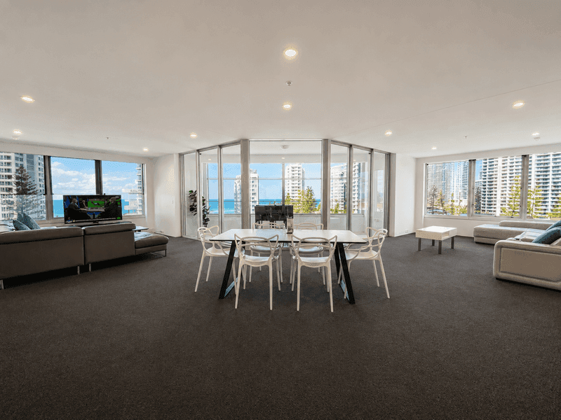 605/9 Hamilton Ave, Surfers Paradise — photo 1 of 5