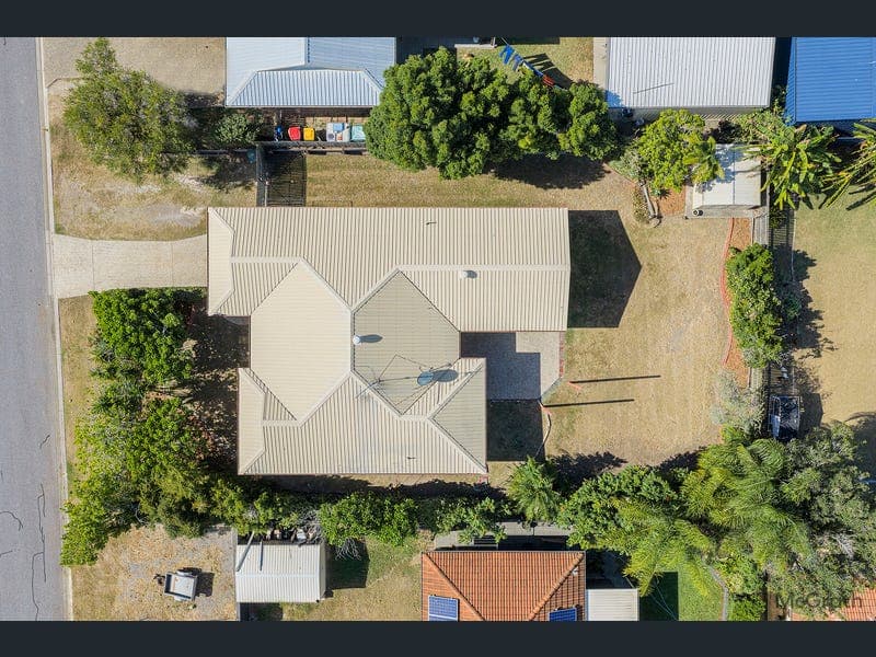 4 Cania Way, Clinton — photo 1 of 5