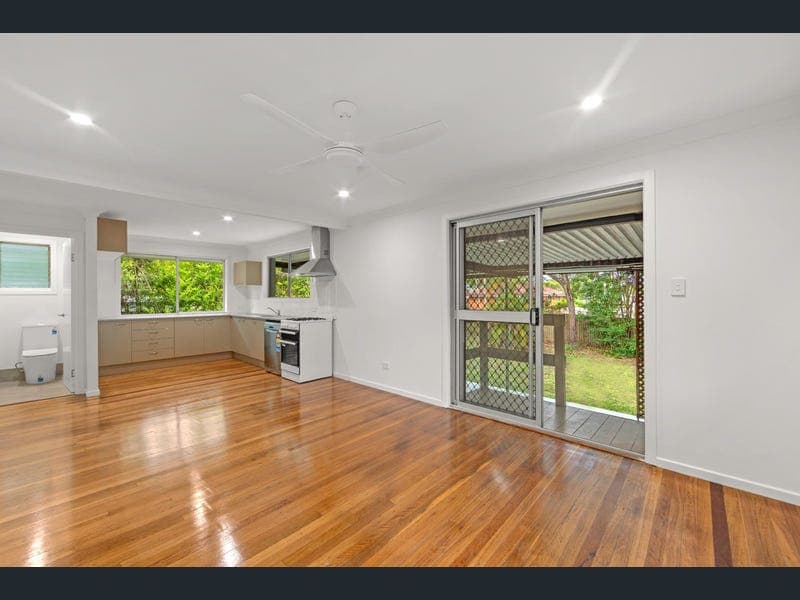 35 Keyes Street, Loganlea — photo 1 of 5
