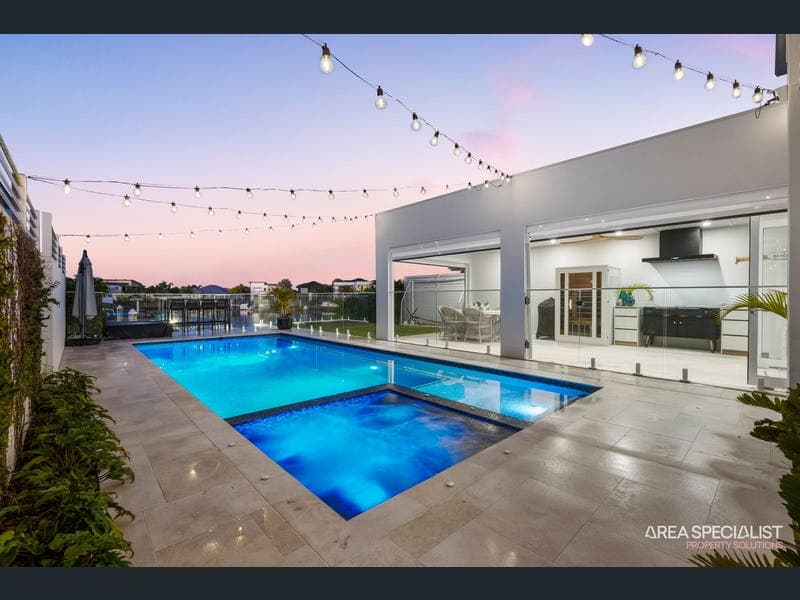 28 Moreton Drive, Jacobs Well — photo 1 of 5