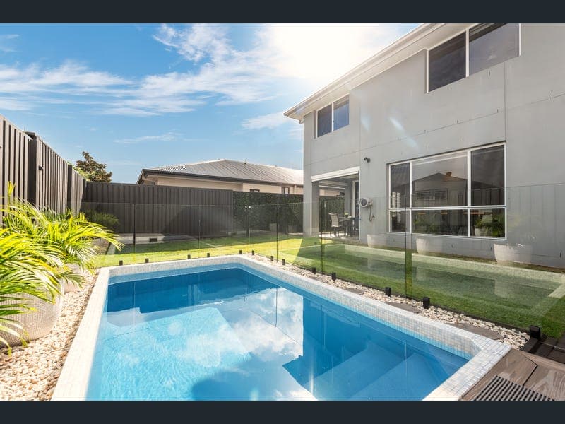 90 Citron Crescent, Helensvale — photo 1 of 5