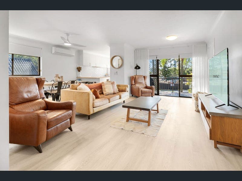 8/16 St Kilda Avenue, Broadbeach — photo 1 of 5