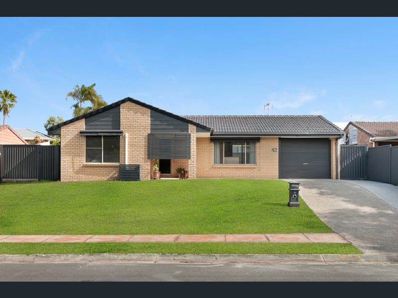 42 Studio Drive, Oxenford — photo 1 of 5