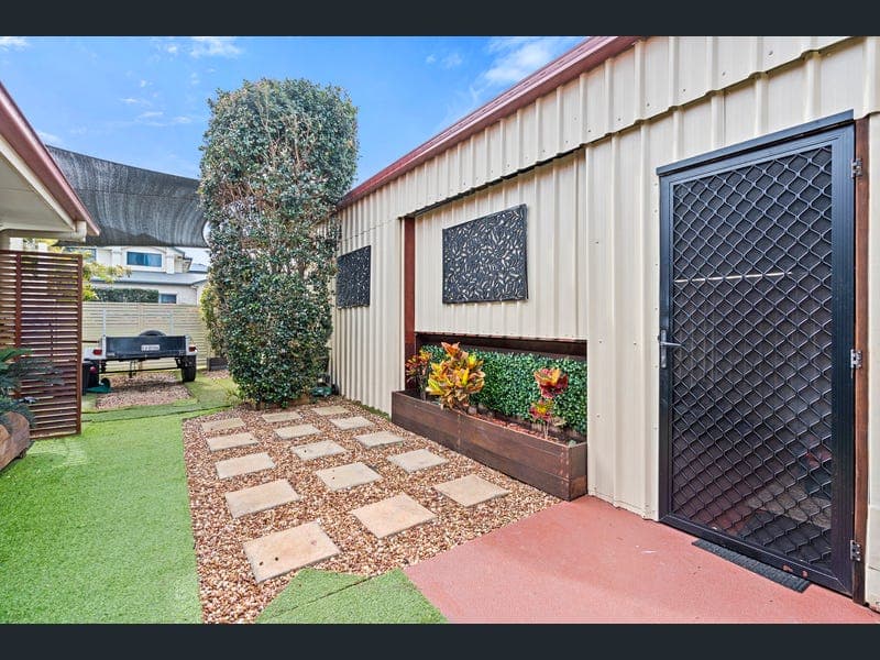 24 Watervale Drive, Redland Bay — photo 1 of 5