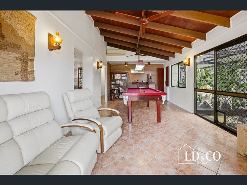52 Mansfield Drive, Beaconsfield — photo 1 of 5