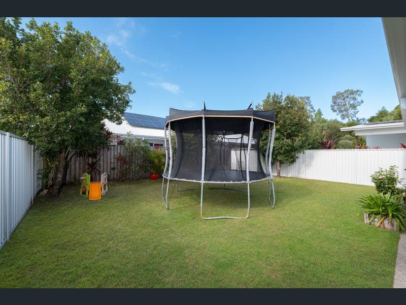 4 Warrego Drive, Pelican Waters — photo 1 of 5
