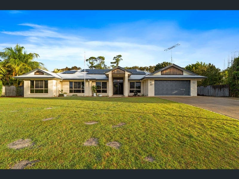 37 Seahorse Circuit, Dundowran Beach — photo 1 of 5