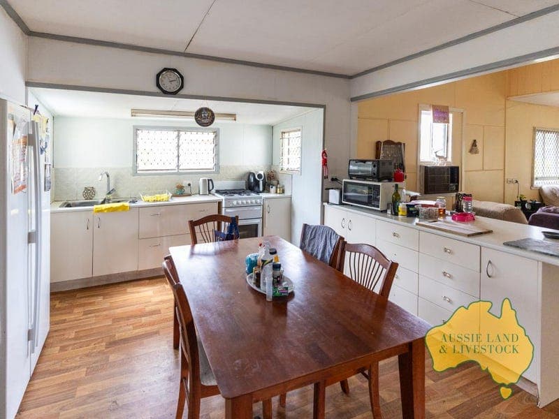 32 STRATHDEE STREET, Mundubbera — photo 1 of 5
