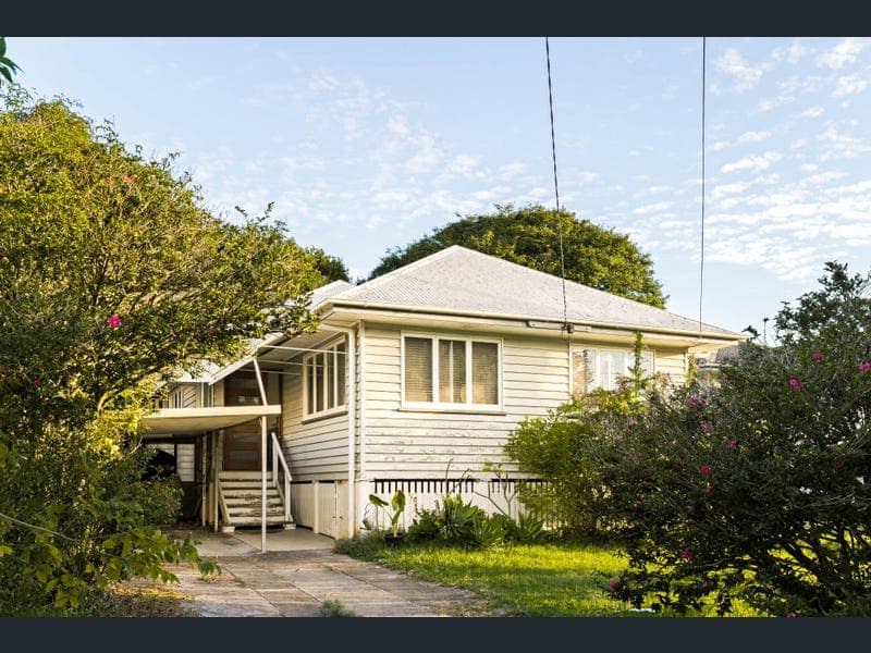 77 Eleventh Avenue, Kedron — photo 1 of 5