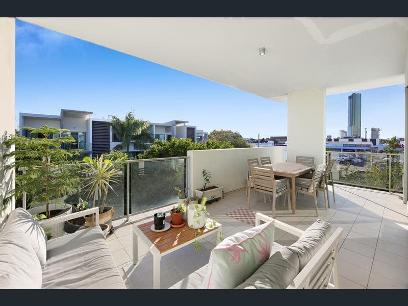 70/1 Gaven Crescent, Mermaid Beach — photo 1 of 5