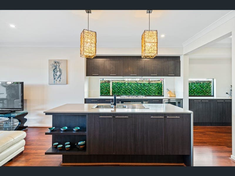 44 Berrimilla Street, Manly West — photo 1 of 5