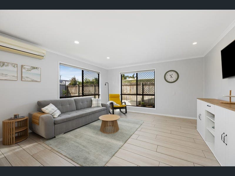 2/5 Caldwell Street, Golden Beach — photo 1 of 5